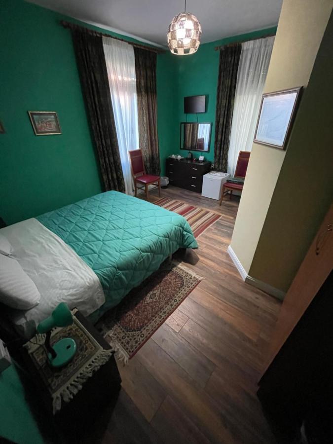 Hotel Vila 15 - Center Tirana Exteriör bild